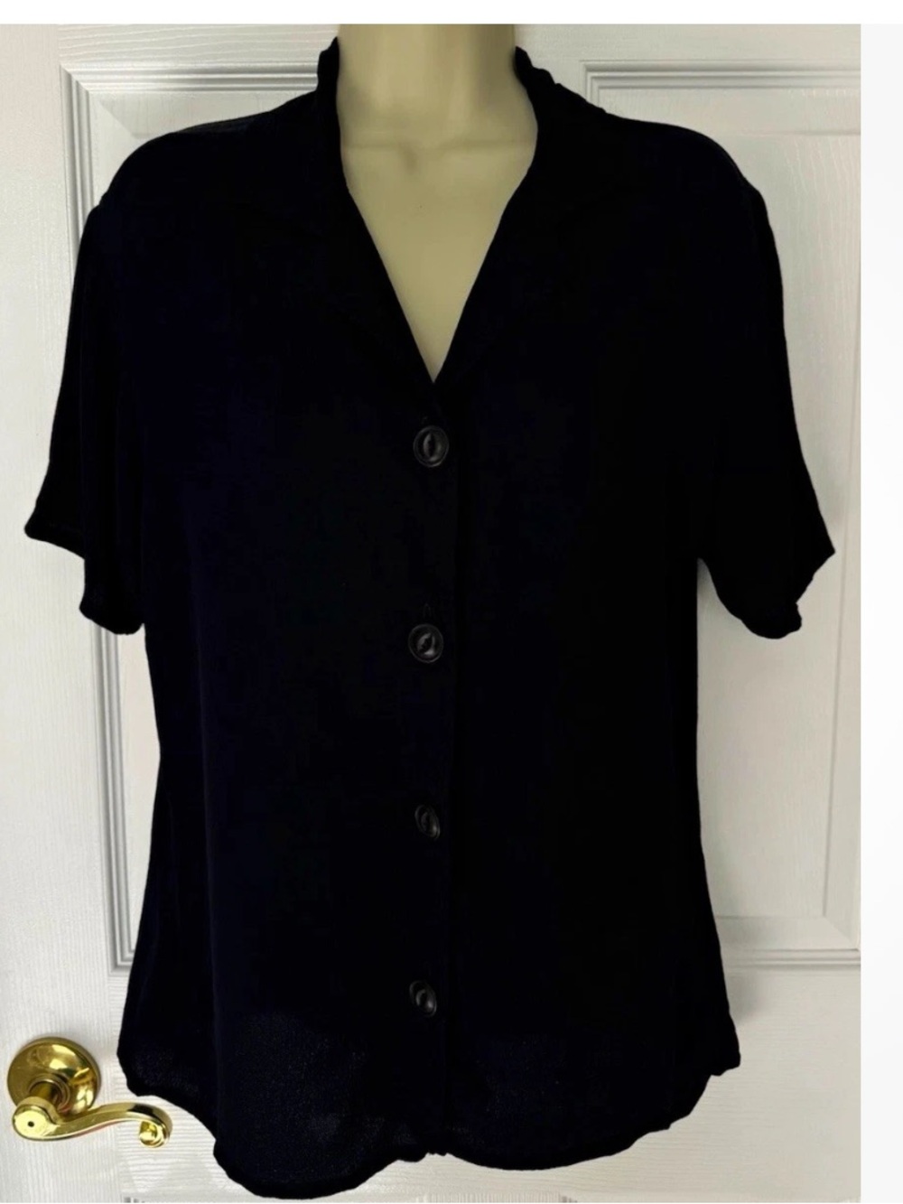 FLAX Women’s Black Solid V-Neck Short Sleeve Button Front Blouse size small